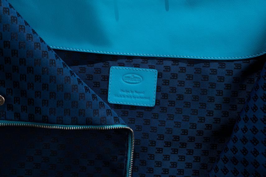 El material del maletín de Bugatti