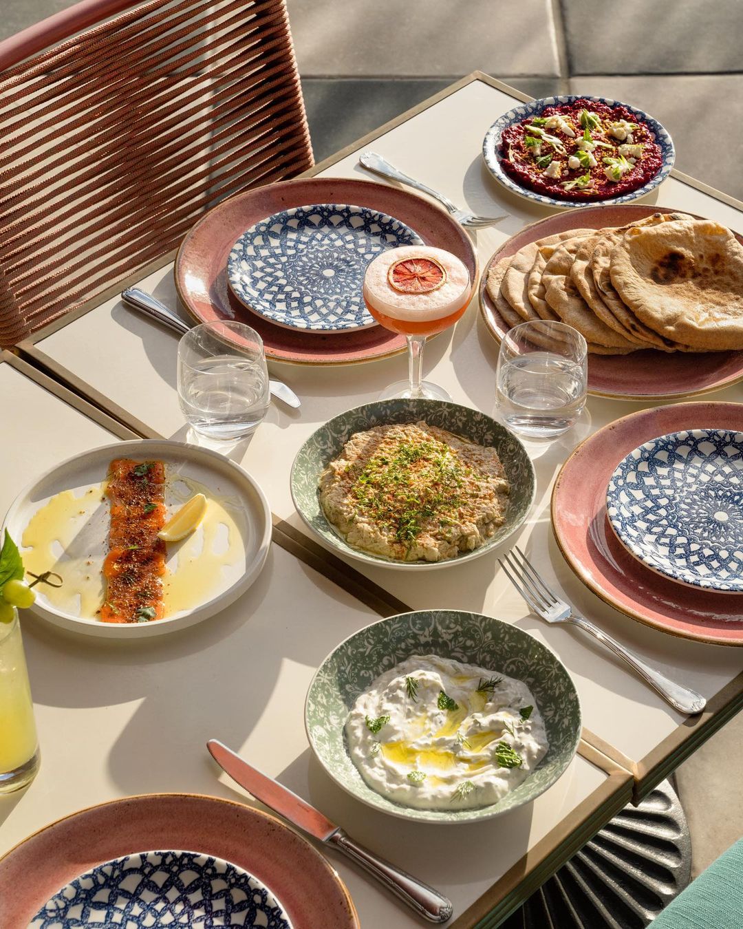 Comida mediterránea en Strawberry Moon / Foto: The Goodtime Hotel