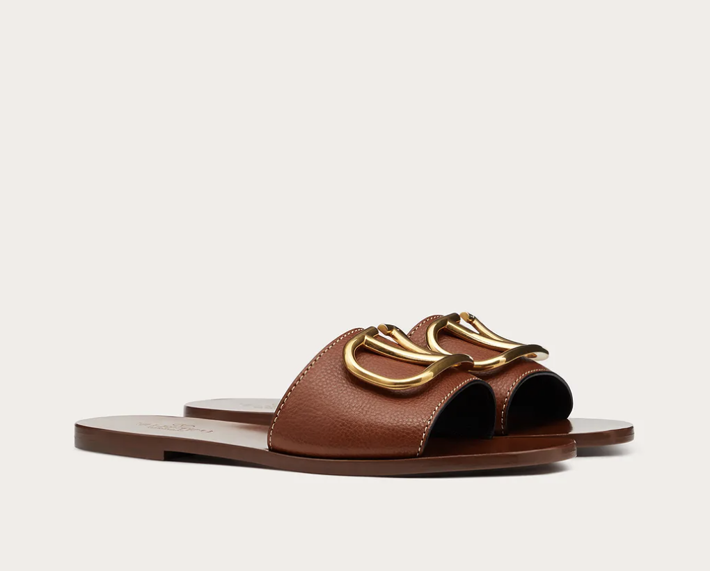 Sandalias tipo pala de Valentino / Foto: Valentino