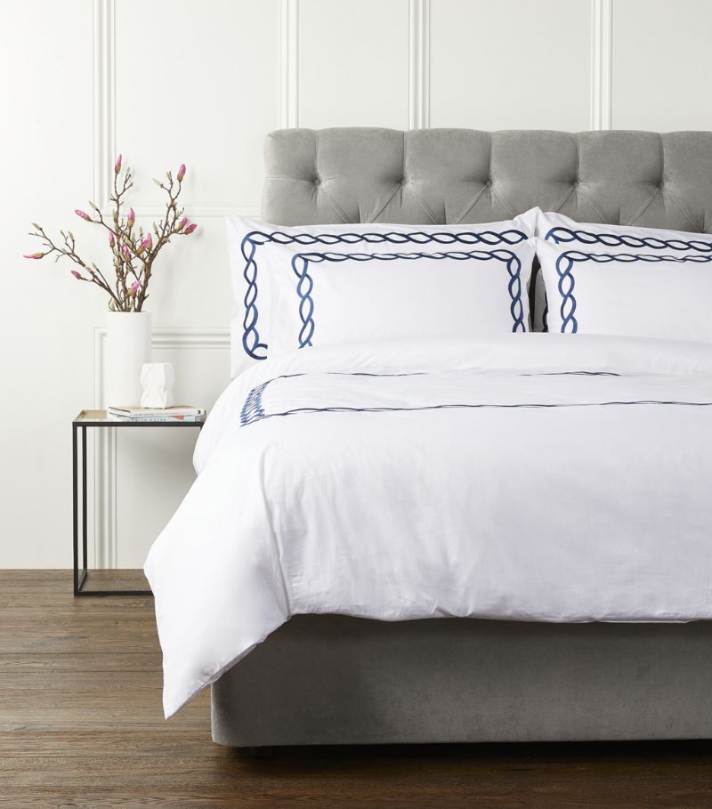 Cama