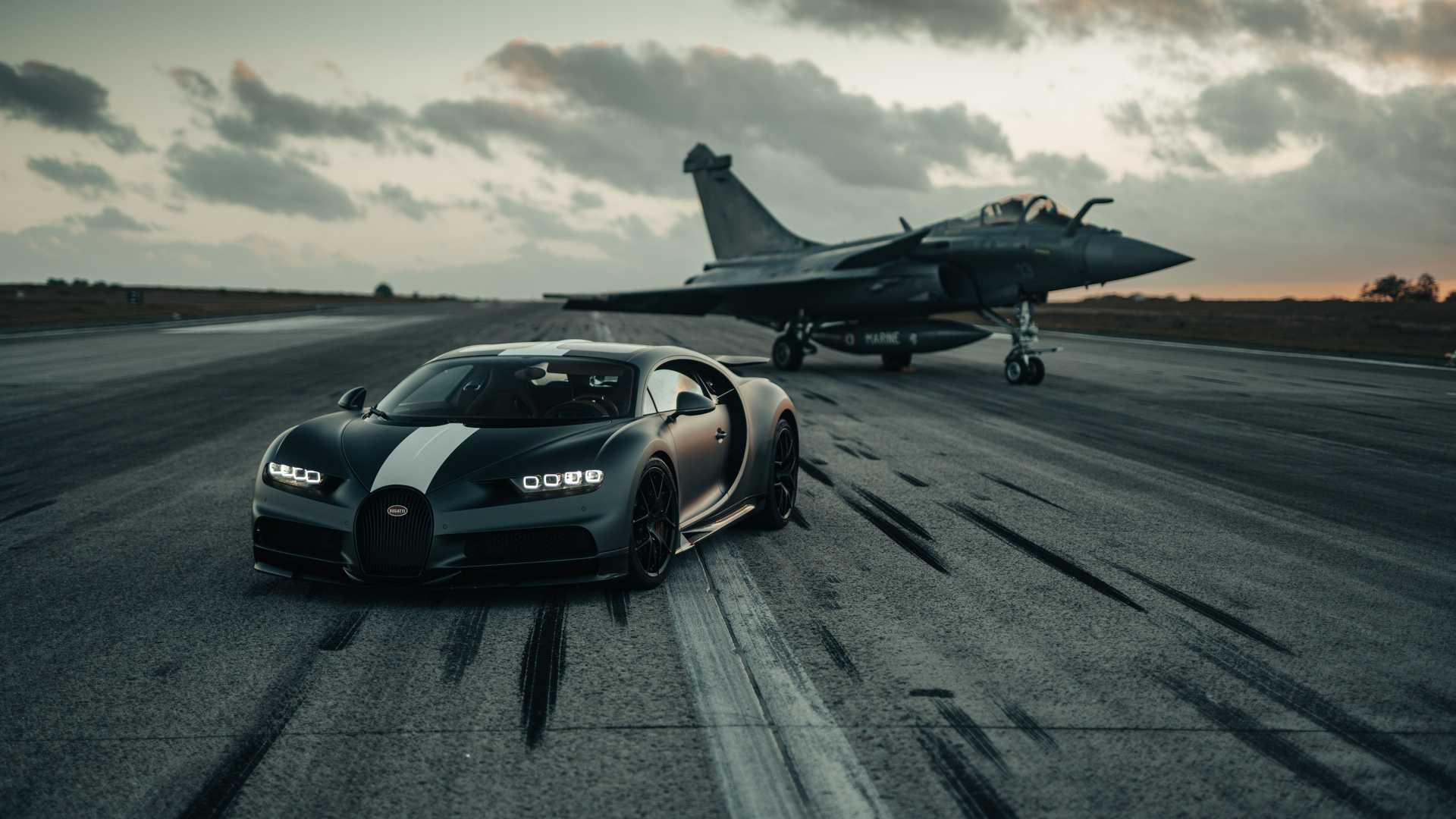 Bugatti Chiron Sport vs Dassault Rafale Marine