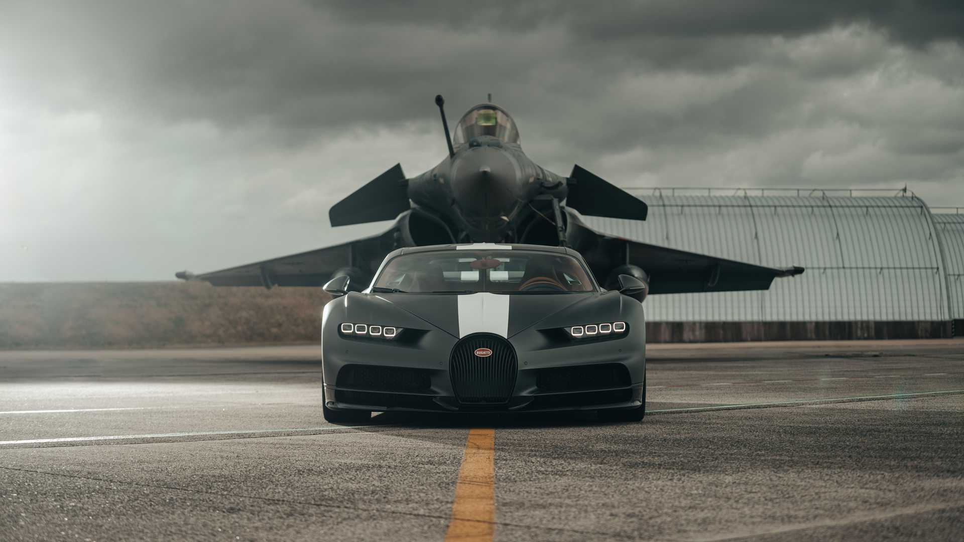 Bugatti Chiron Sport vs Dassault Rafale Marine