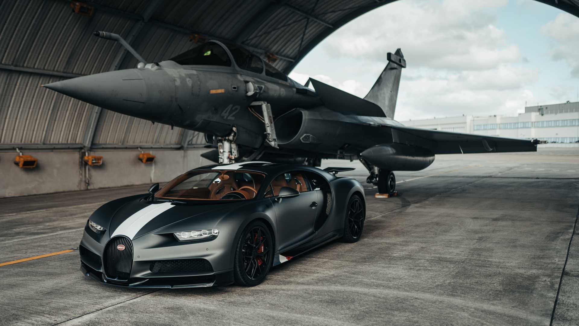 Bugatti Chiron Sport vs Dassault Rafale Marine