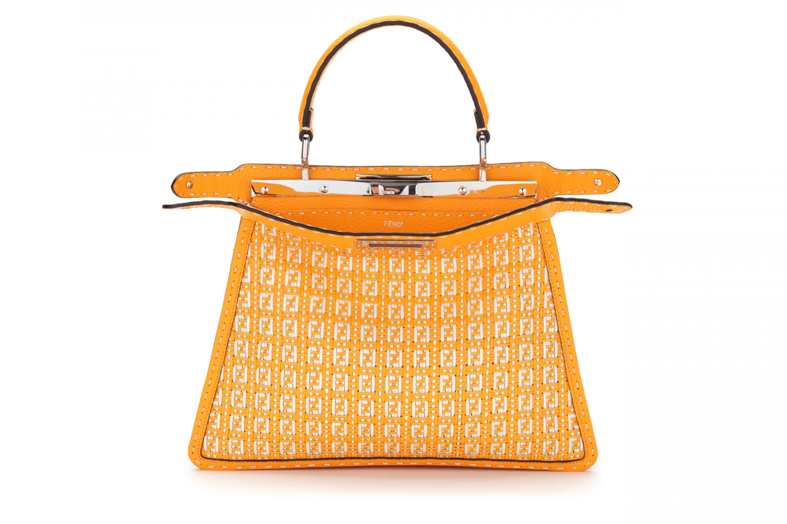 Bolso naranja con logo / Foto: Fendi