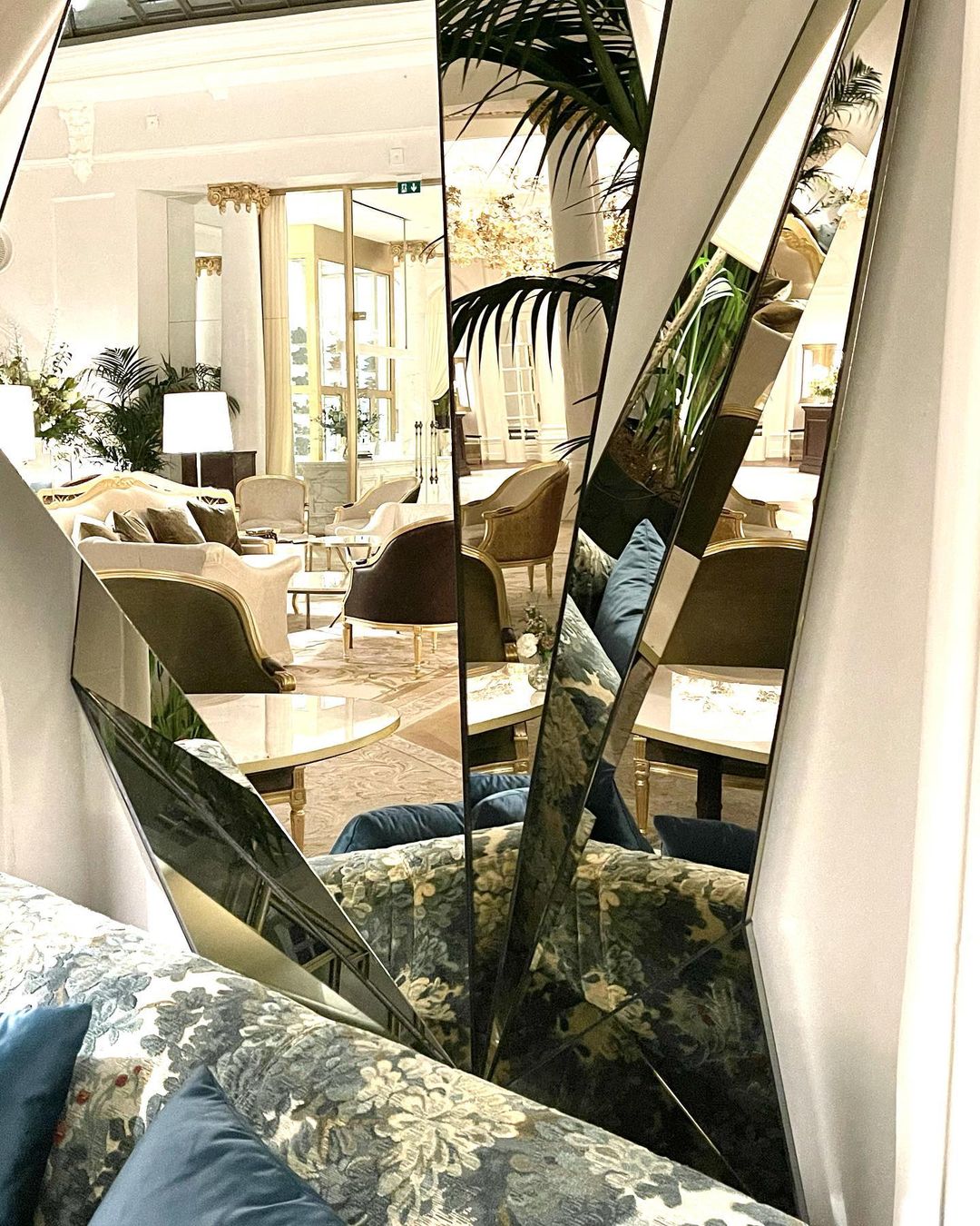 Una de las piezas de escultor en el sal&oacute;n Palm Court
