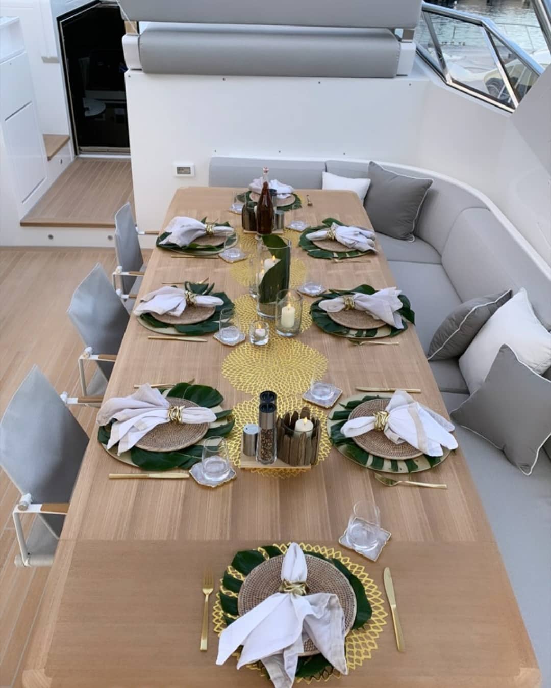 Mesa en el jardín