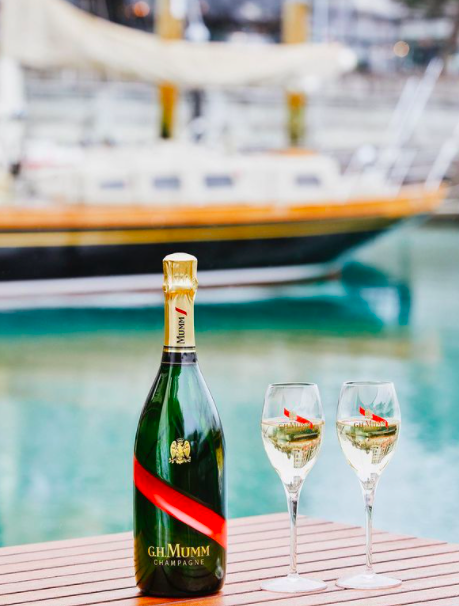 Botella de champán de Mumm
