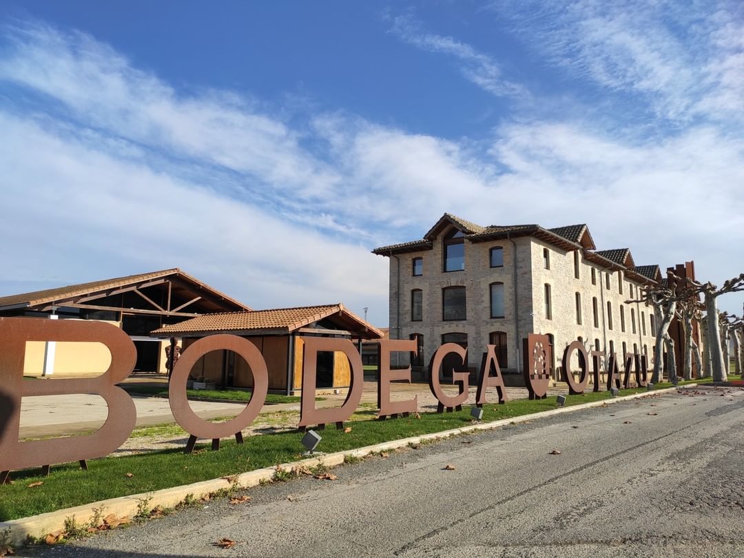 Una de las zonas de la bodega / Foto: @bodegaotazu