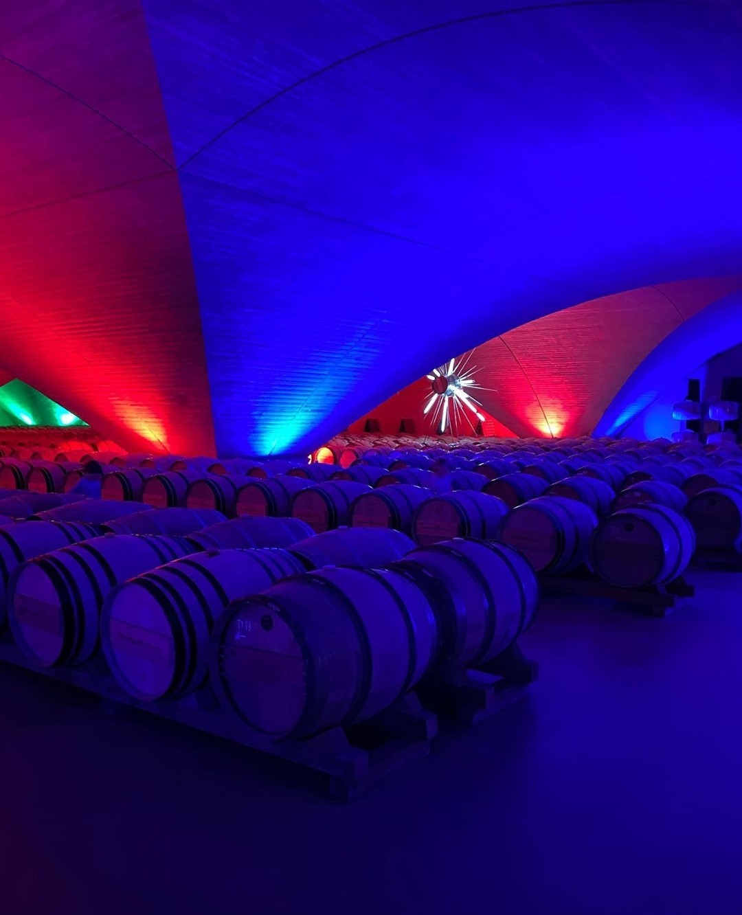 Interior de la bodega / Foto: @bodegaotazu