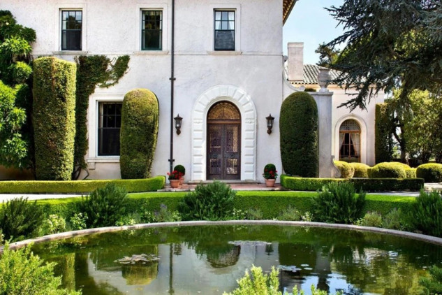 Fachada exterior de la vivienda de Elon Musk