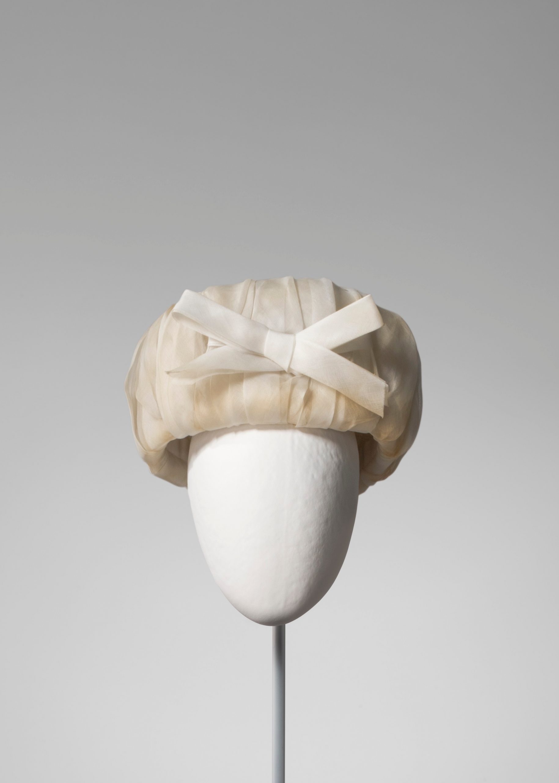 Uno de los sombreros de la exposici&oacute;n / Foto: Balenciaga