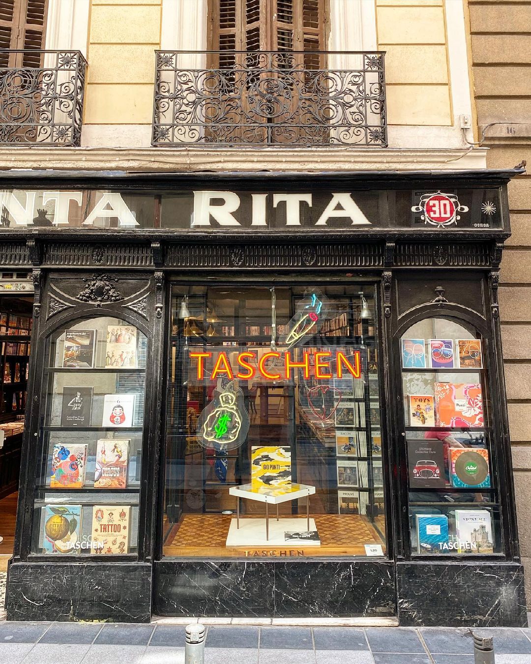 La fachada / Foto: @taschen_madrid