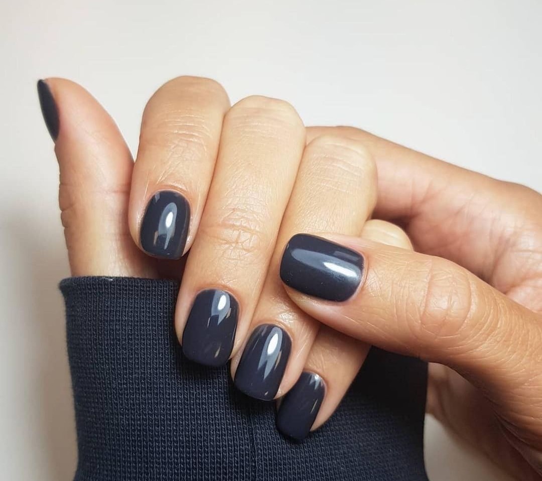 Uñas grises