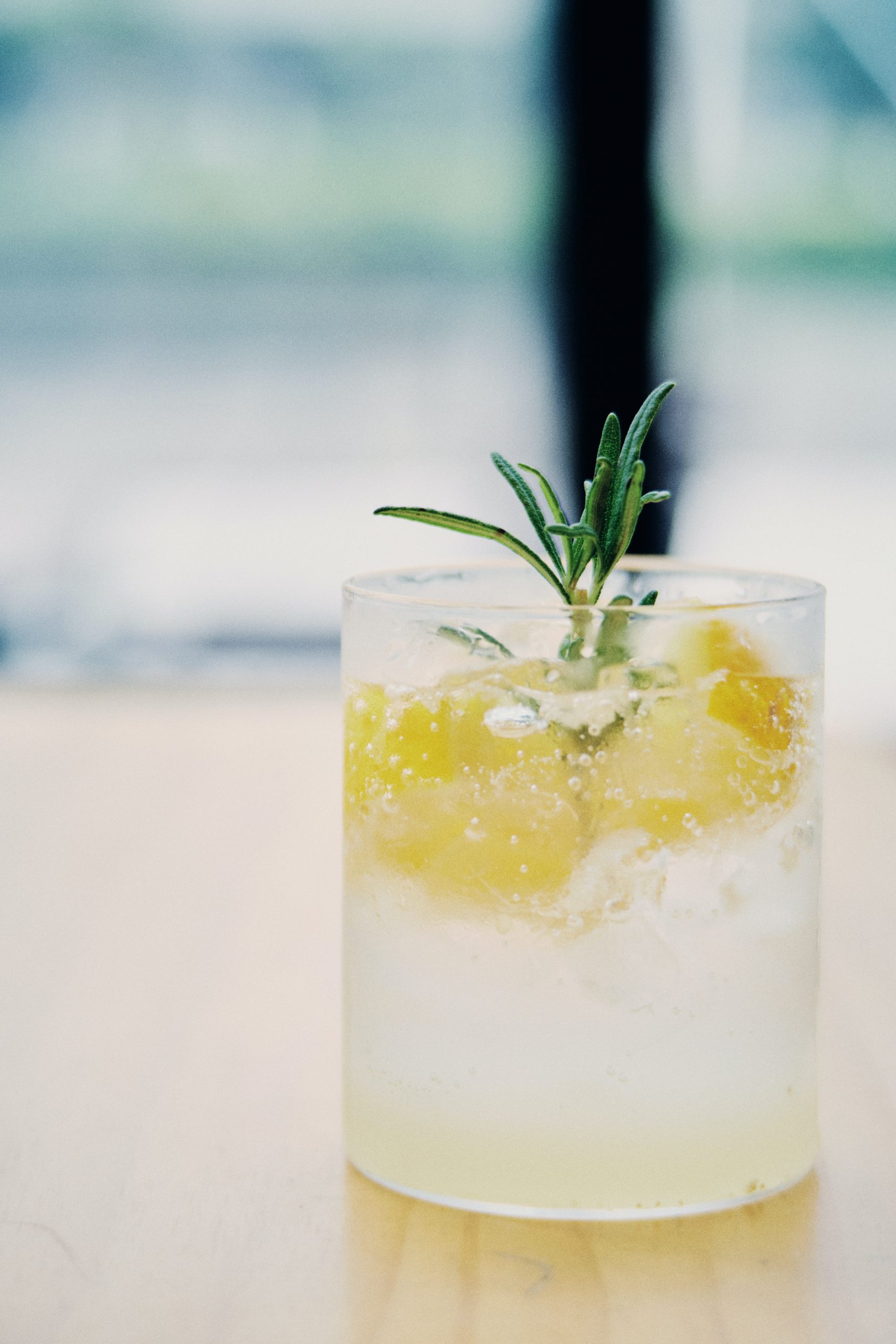 Agua con limón