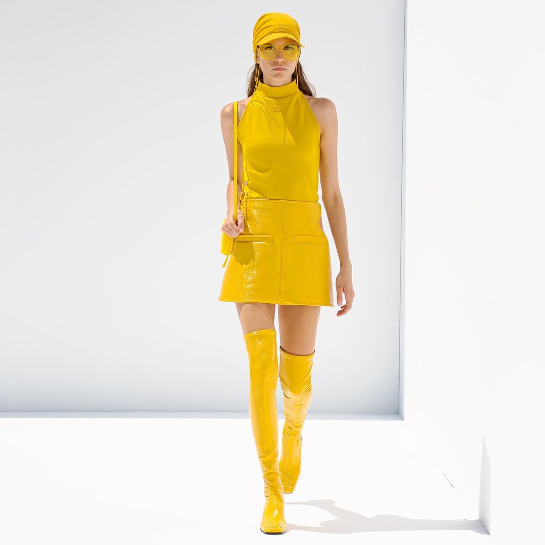 Foto: Desfile Courr&egrave;ges