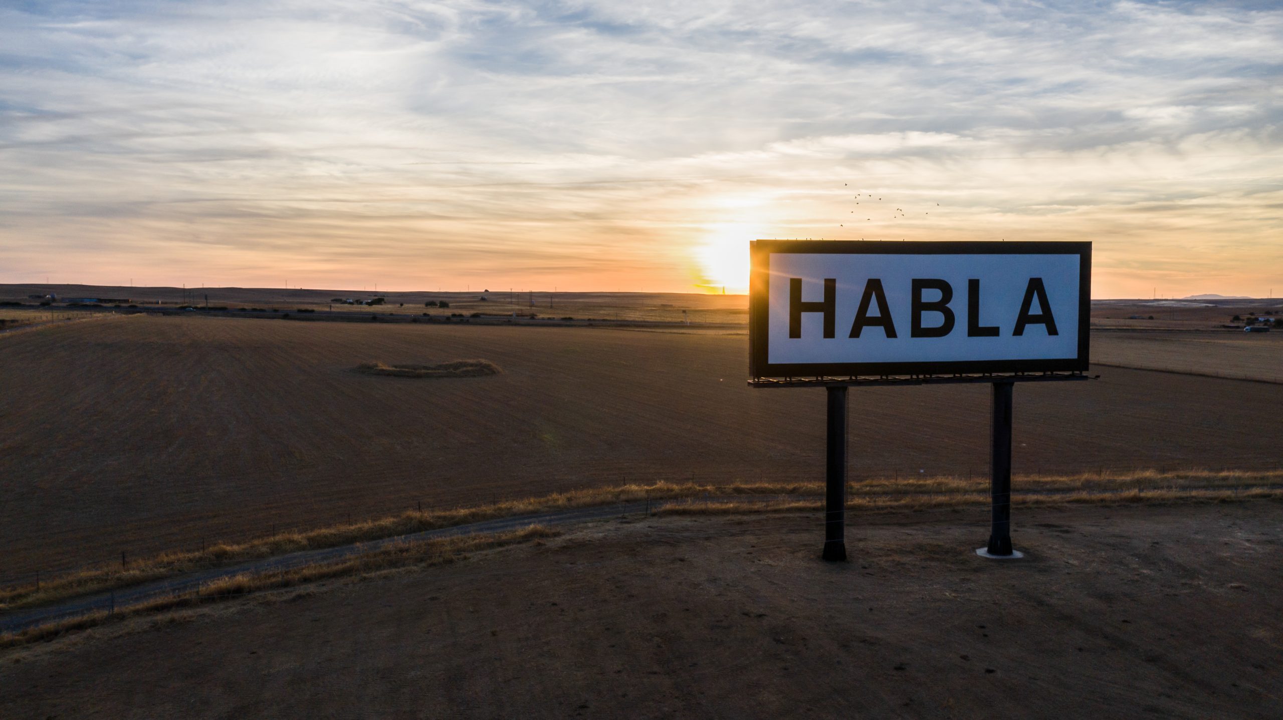 El cartel de Habla desde la carretera / Foto: Bodegas Habla