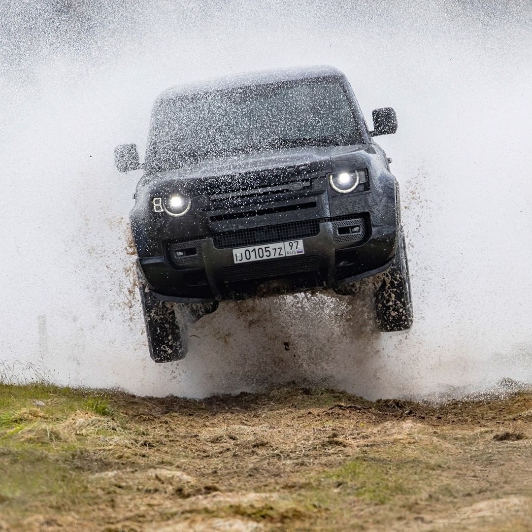Land Rover Defender Bond Edition
