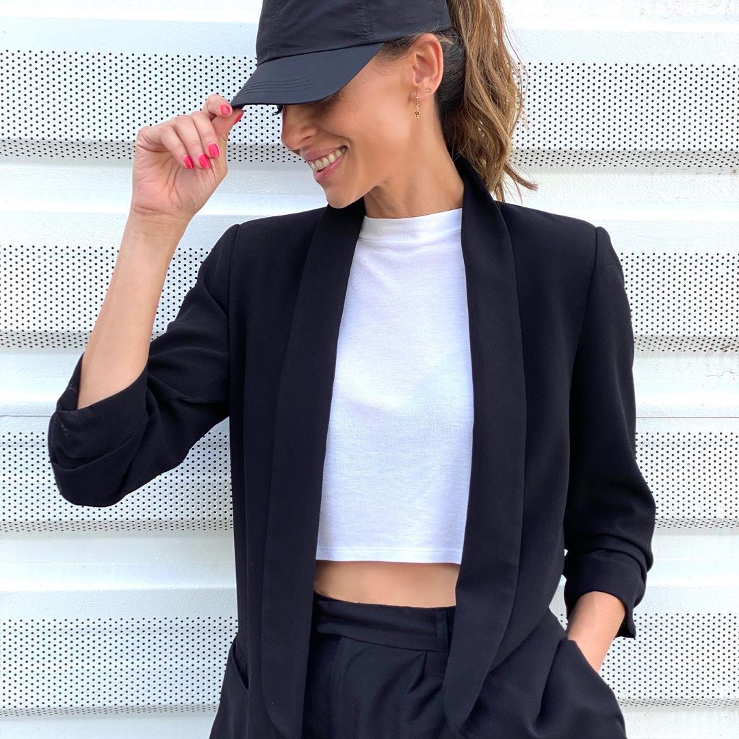 Eva Gonz&aacute;lez con gorra