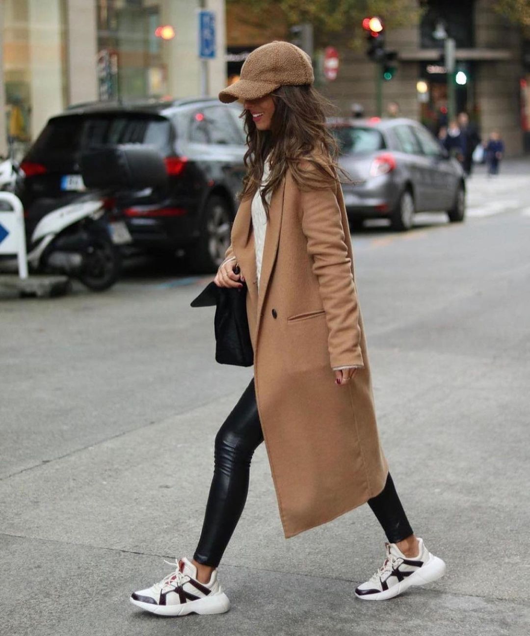 Vestir con gorra 