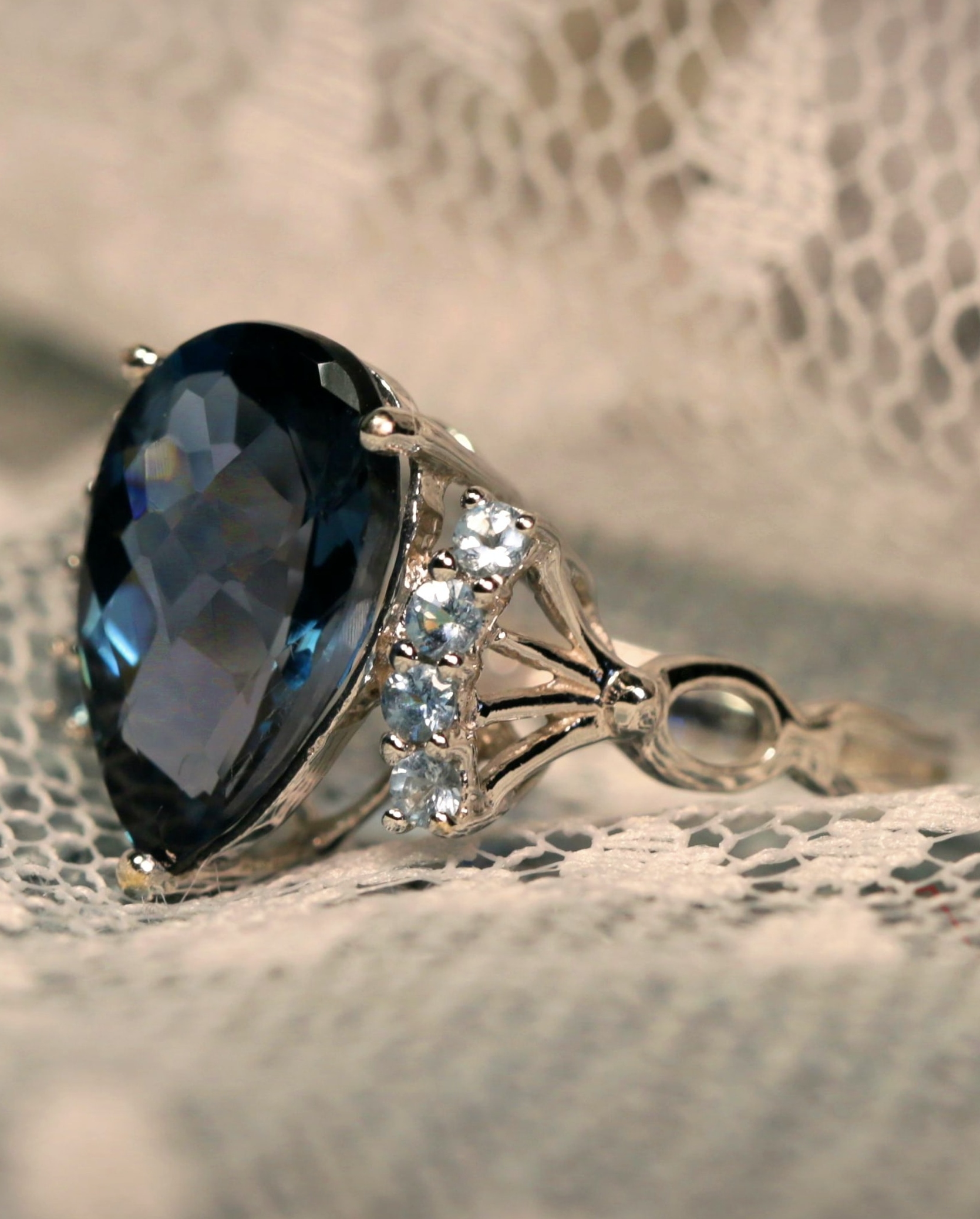 Anillo de zafiro