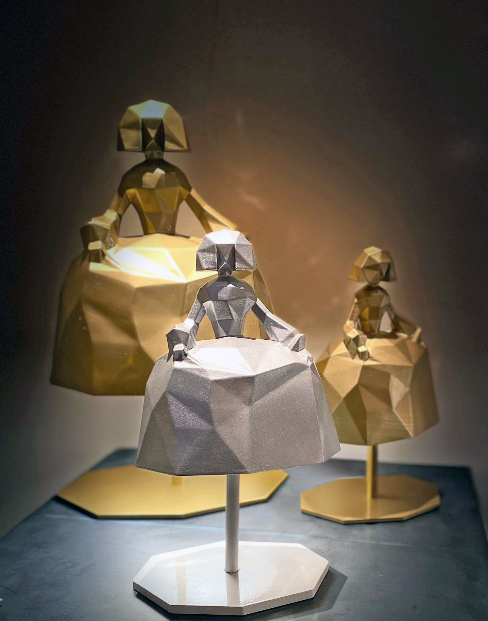 Meninas de oro y plata