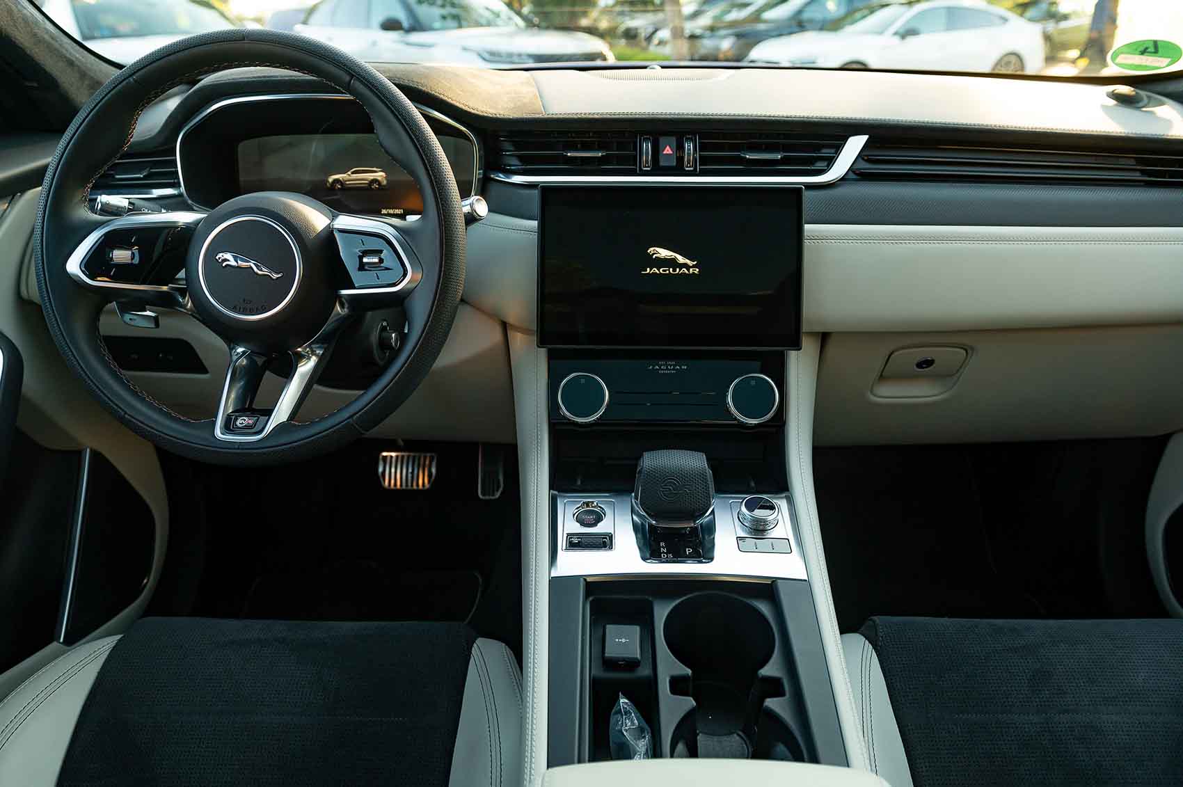 Jaguar F-Pace SVR
