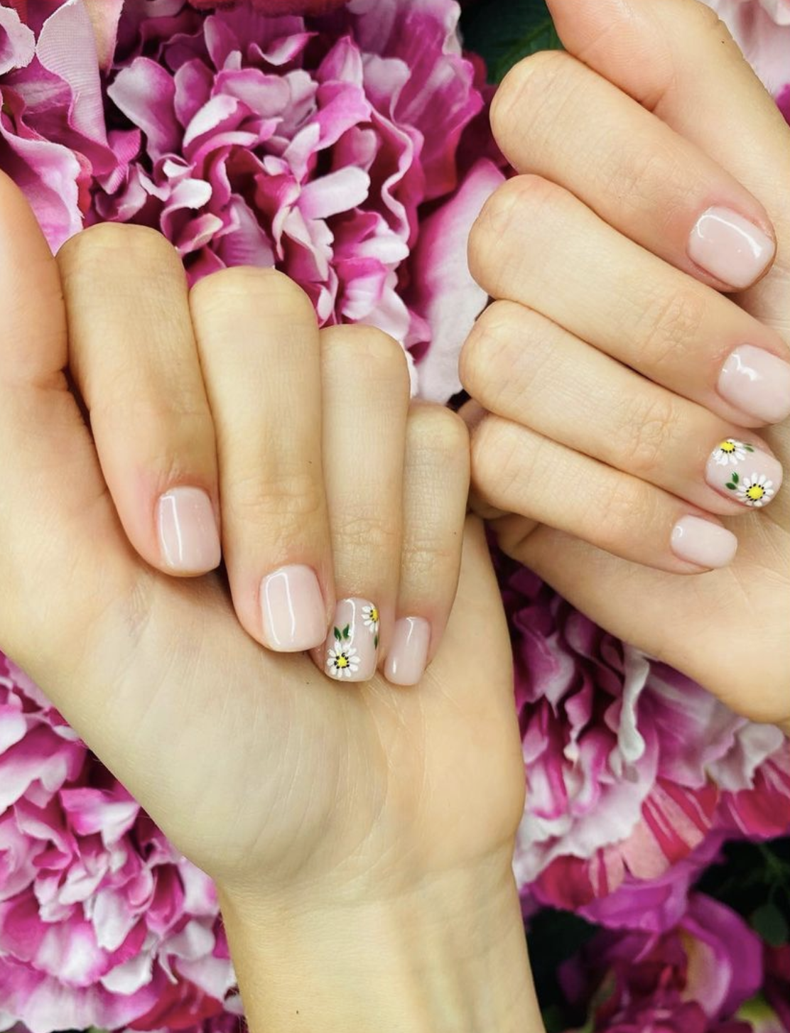 U&ntilde;as pintadas