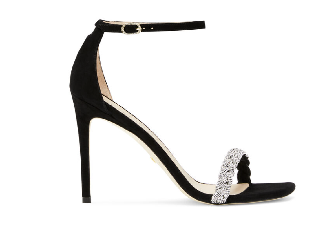 Sandalia con detalle plata/Foto: Stuart Weitzman