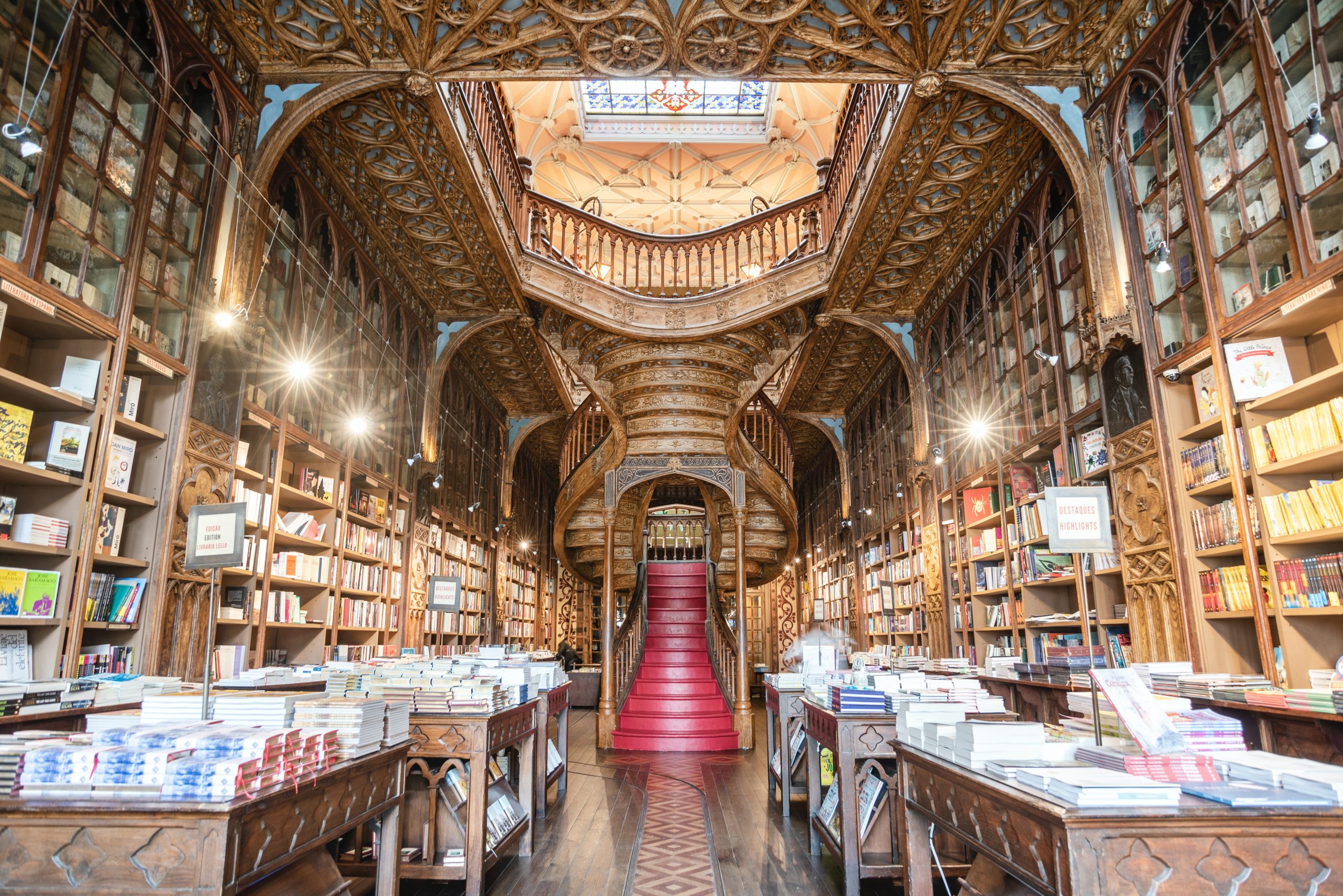La librer&iacute;a portuguesa Lello/Foto: ivo-rainha en Unsplash