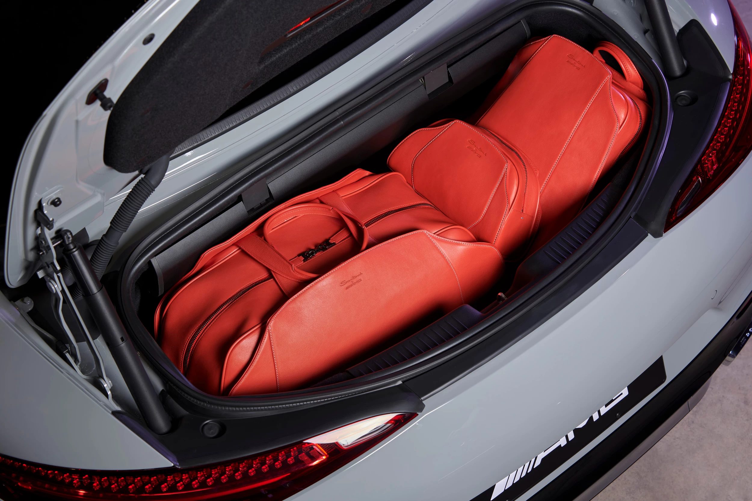Equipaje &ldquo;Santoni for AMG&rdquo;