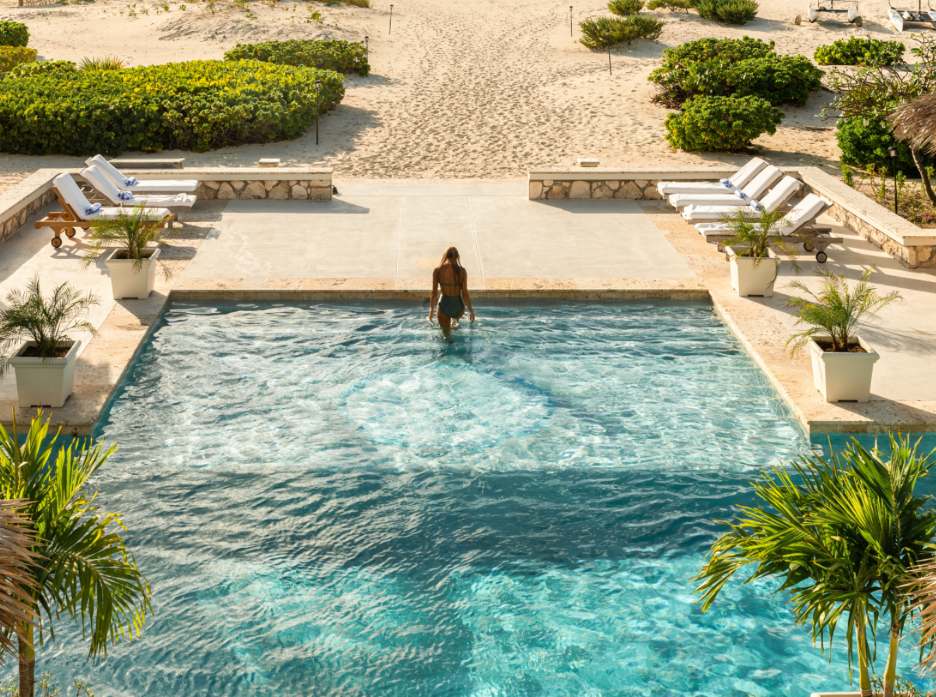 Una mujer en el resort de Pine Cay