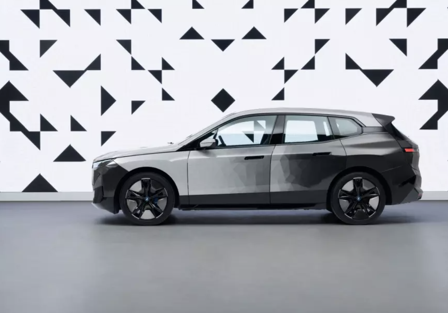 BMW iX Flow
