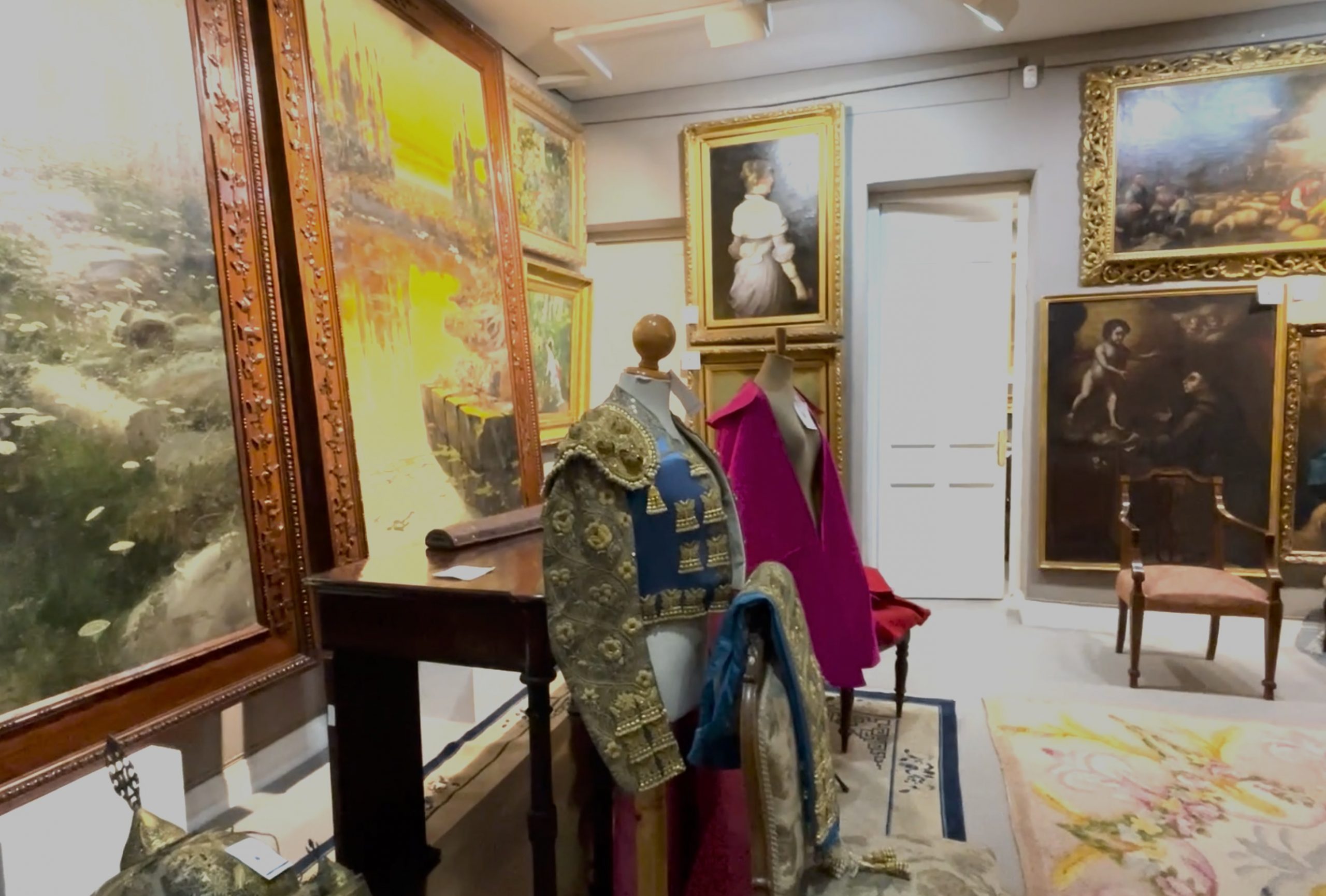 Traje de luces y capote de Manolete