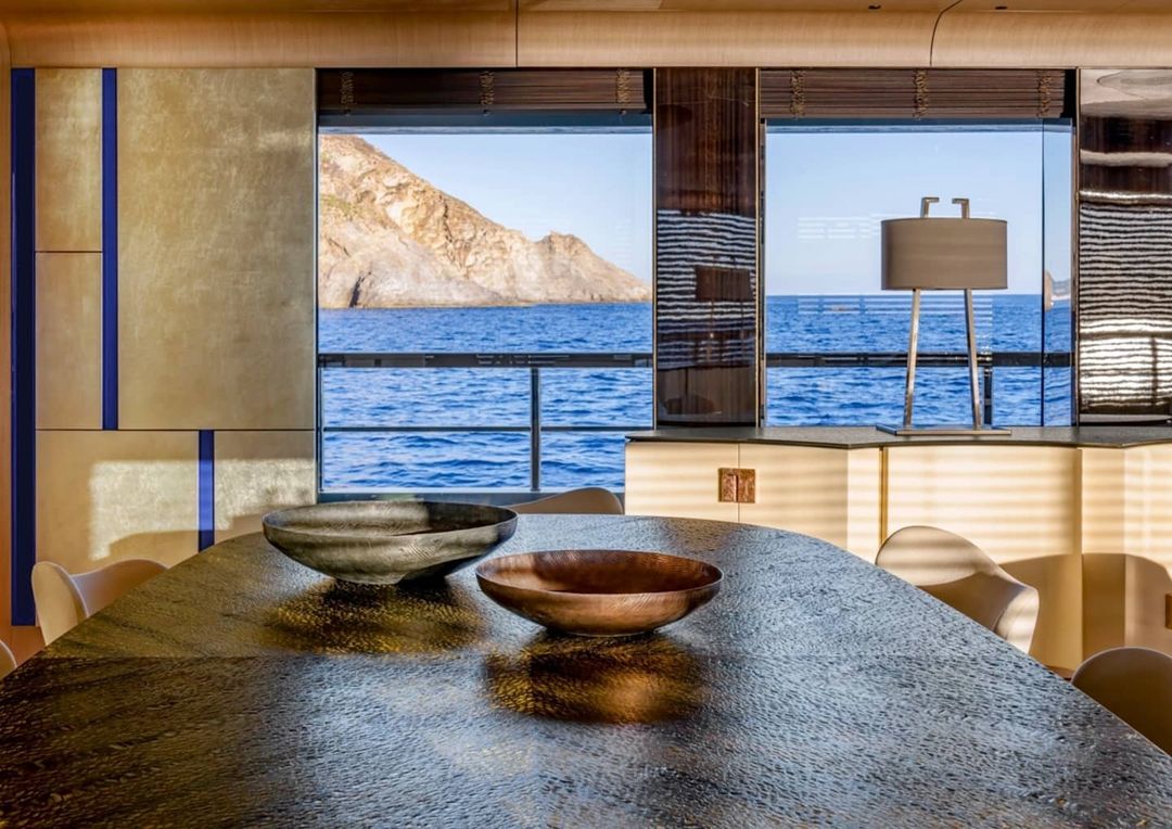 Interior de uno de los yates diseñados por Achille Salvagni/Foto: Instagram @achillesalvagni