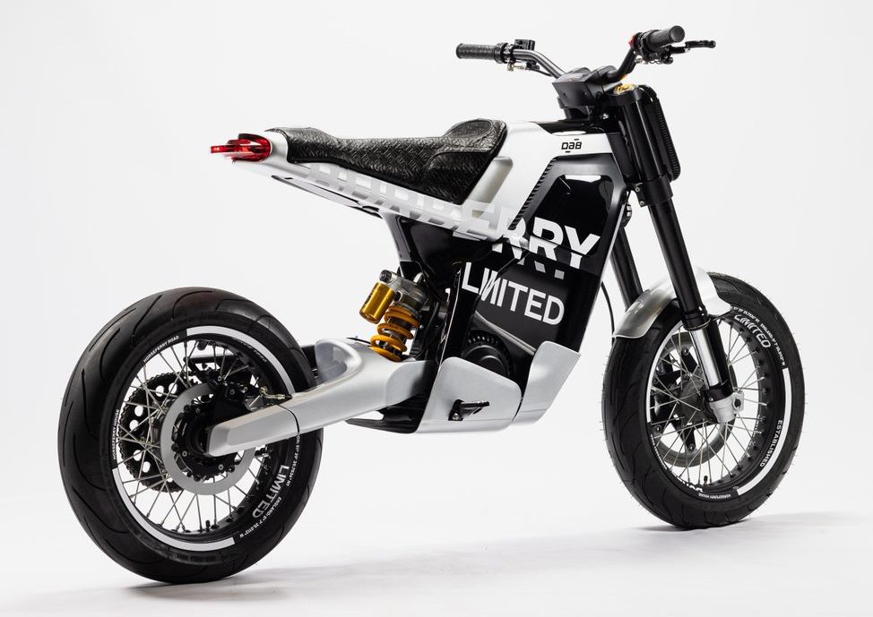 Moto Burberry
