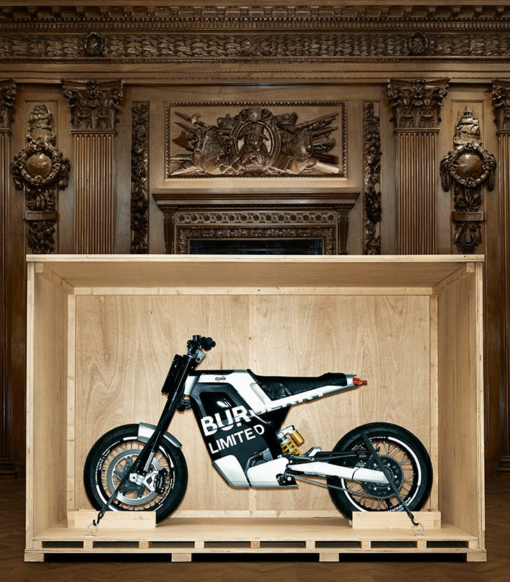 Moto Burberry
