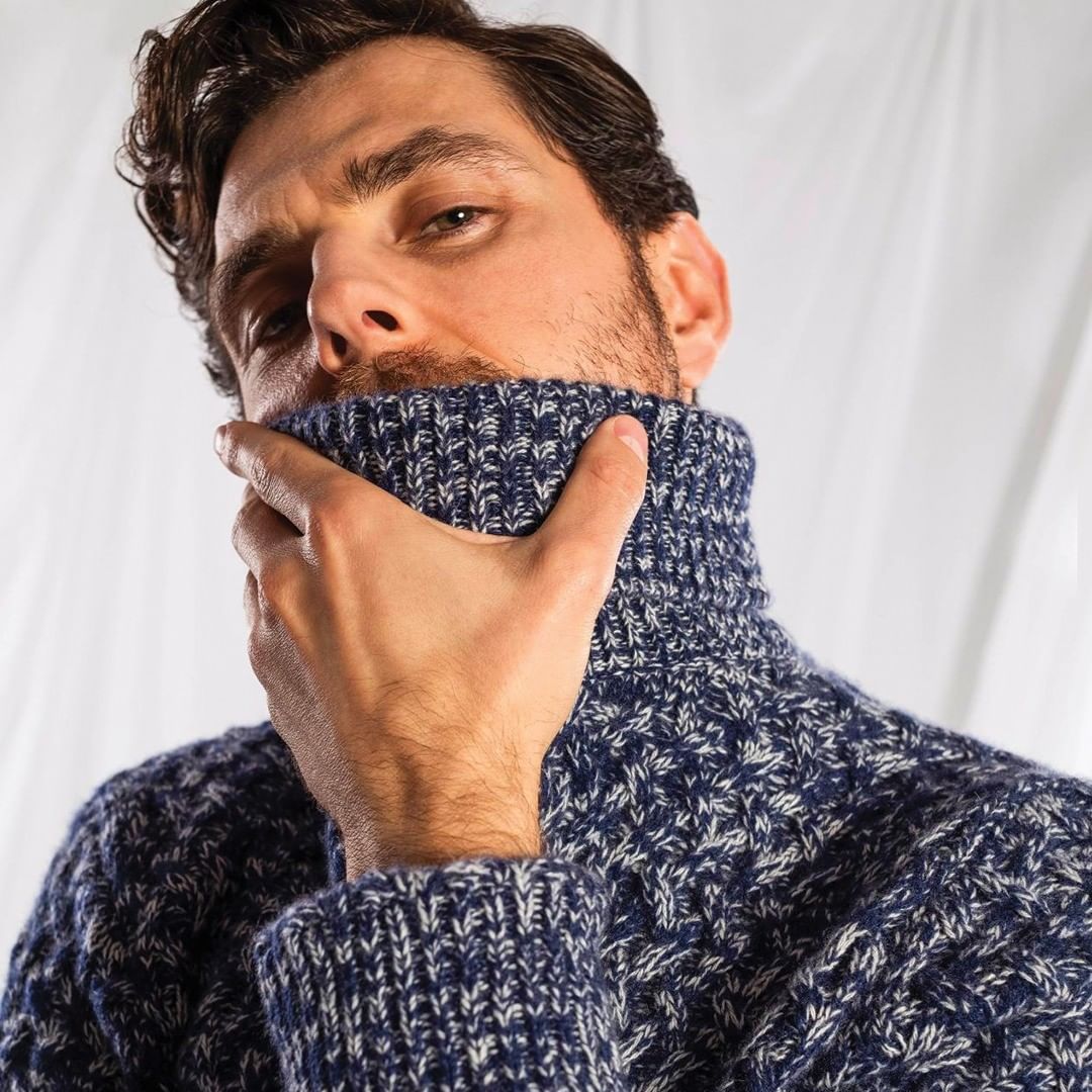 Su&eacute;ter con cuello de tortuga