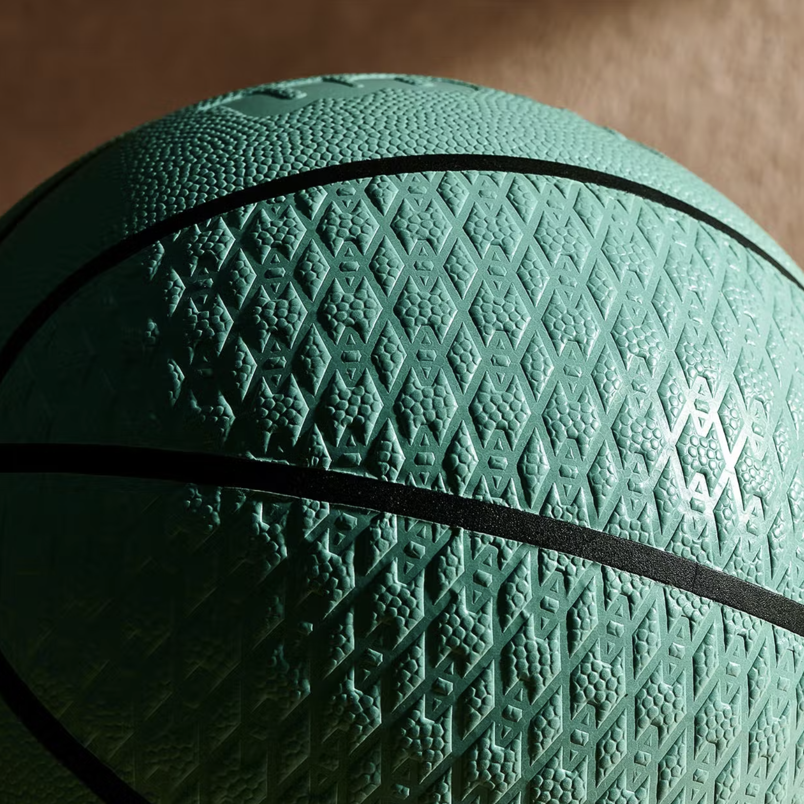 Bal&oacute;n de baloncesto de Tiffany y Daniel Arsham