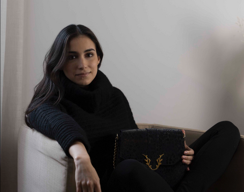 Andrea Núñez, la diseñadora de los bolsos veganos de lujo/Foto: Sambar