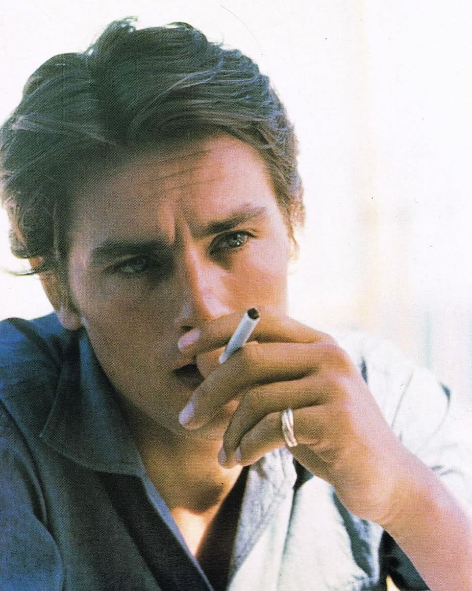Hombre fumando