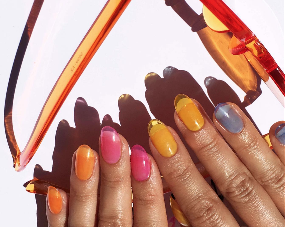 u&ntilde;as
