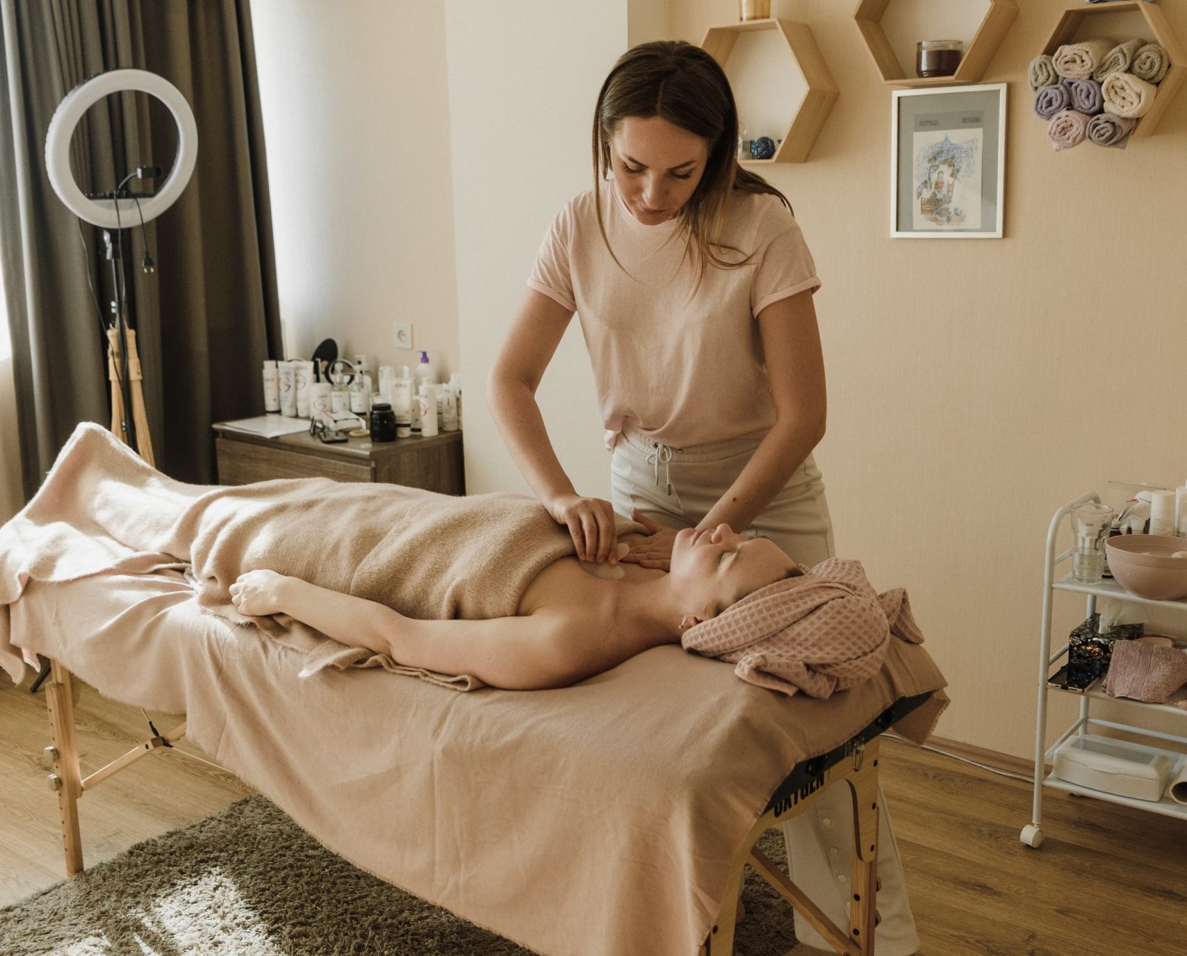 Tratamiento de belleza facial, cuello y escote.