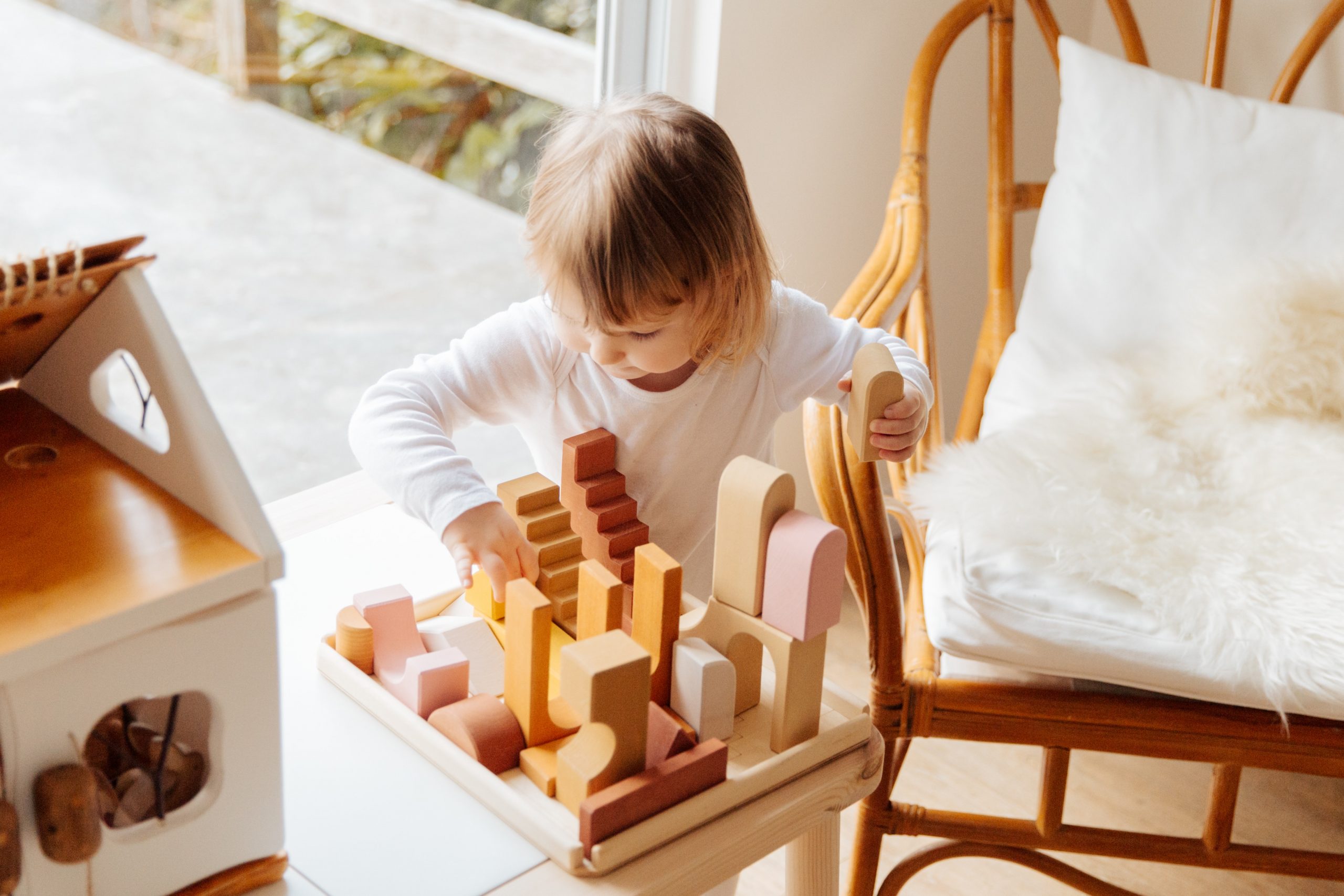 Ni&ntilde;a jugando