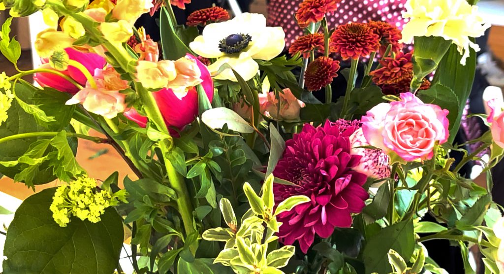 Flores frescas en el taller floras de Casa de M&eacute;xico