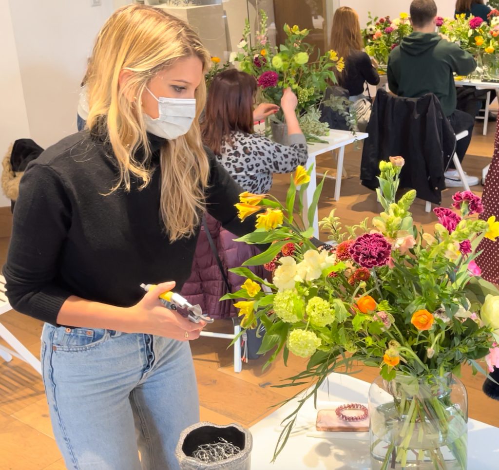 En el taller de flores de Casa de M&eacute;xico Fina Grosso
