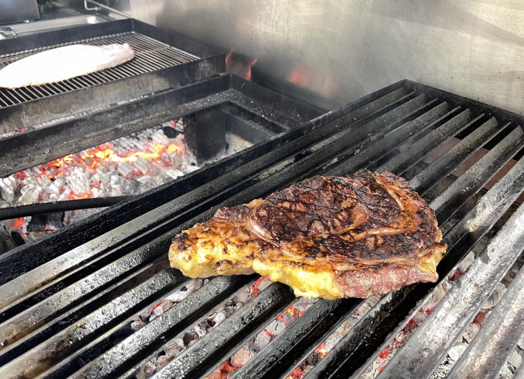 Carne a la brasa en el restaurante manchego Essentia