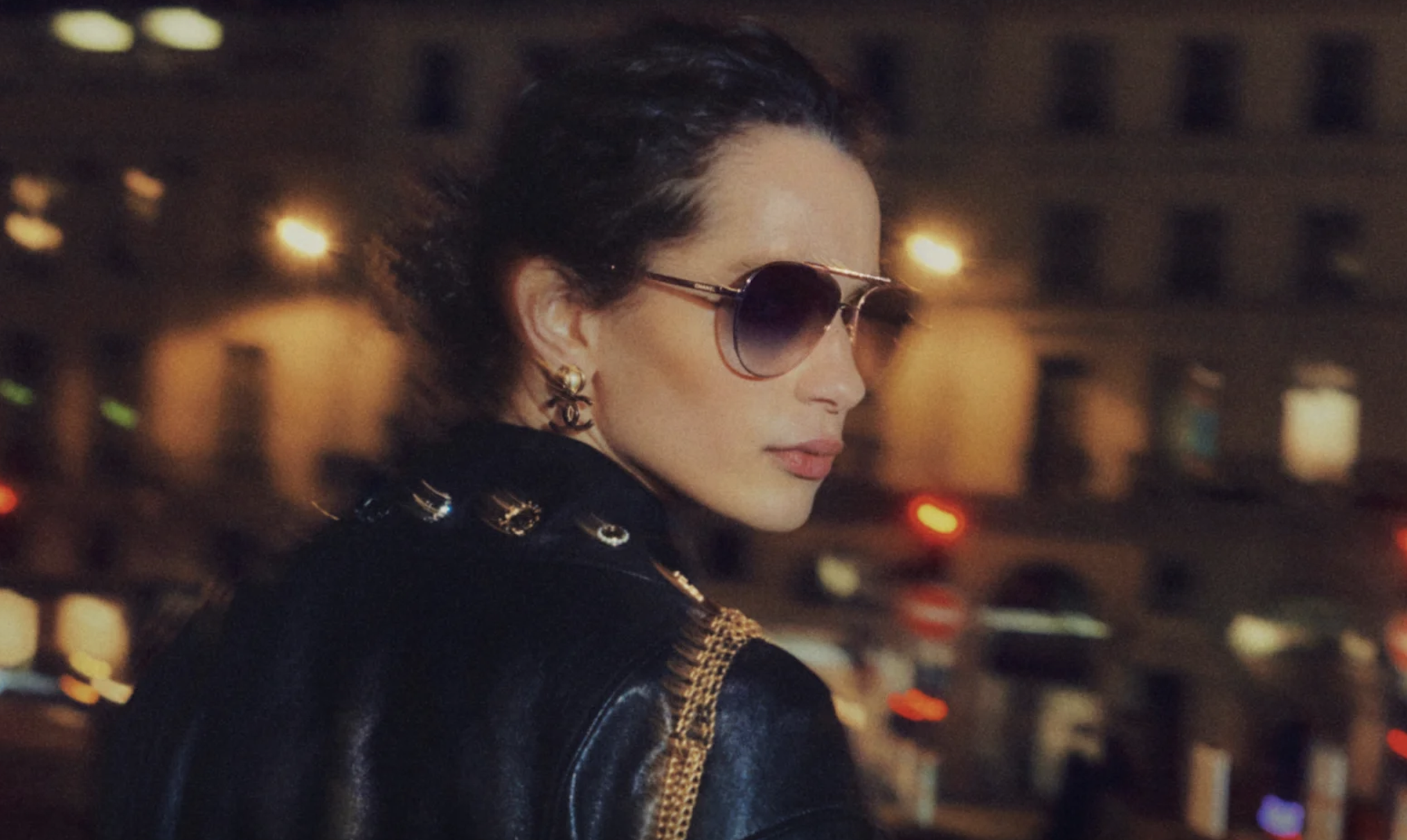 Gafas de sol, de Chanel.