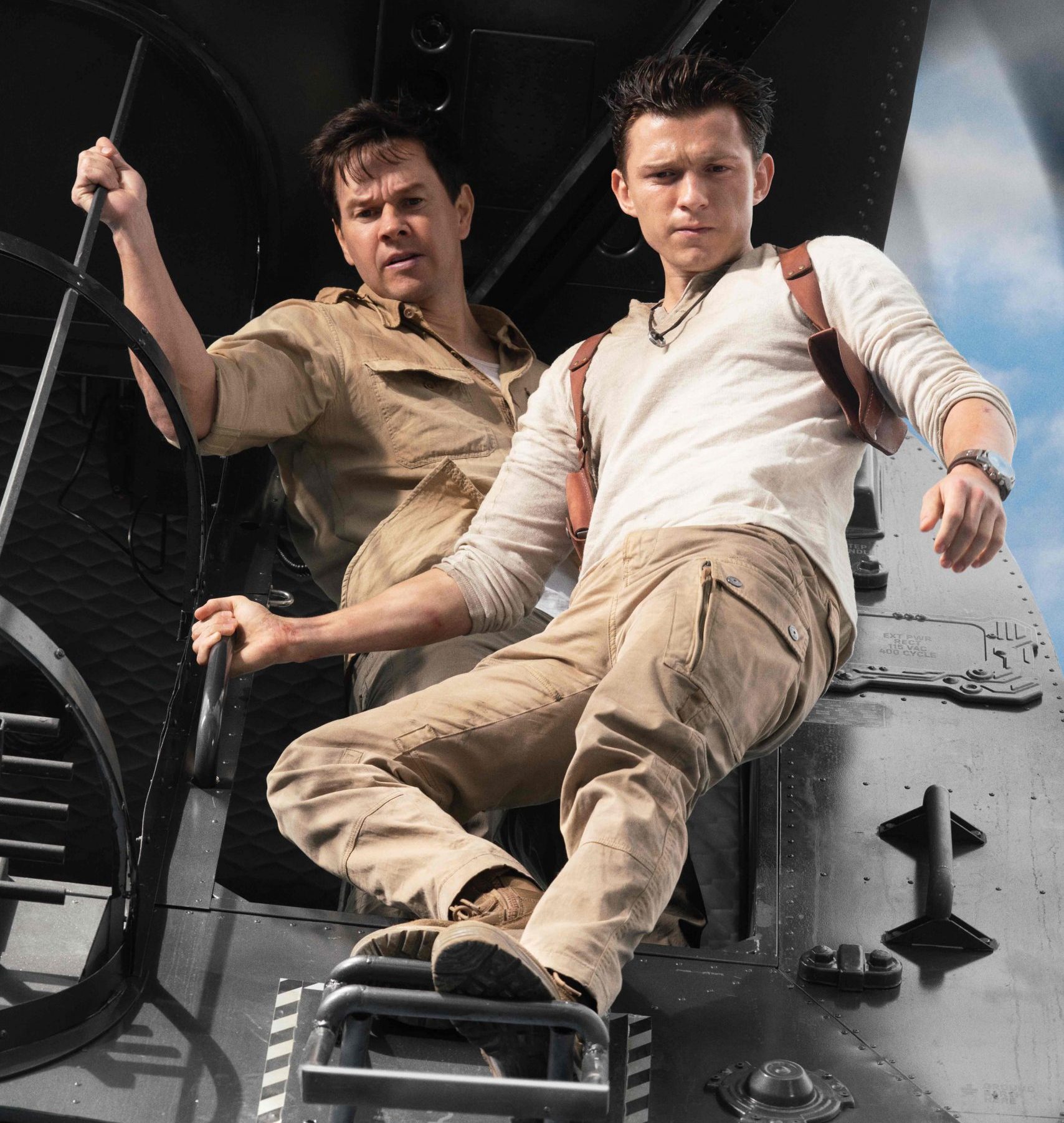 Mark Wahlberg , Tom Holland y Mark Wahlberg en Uncharted.