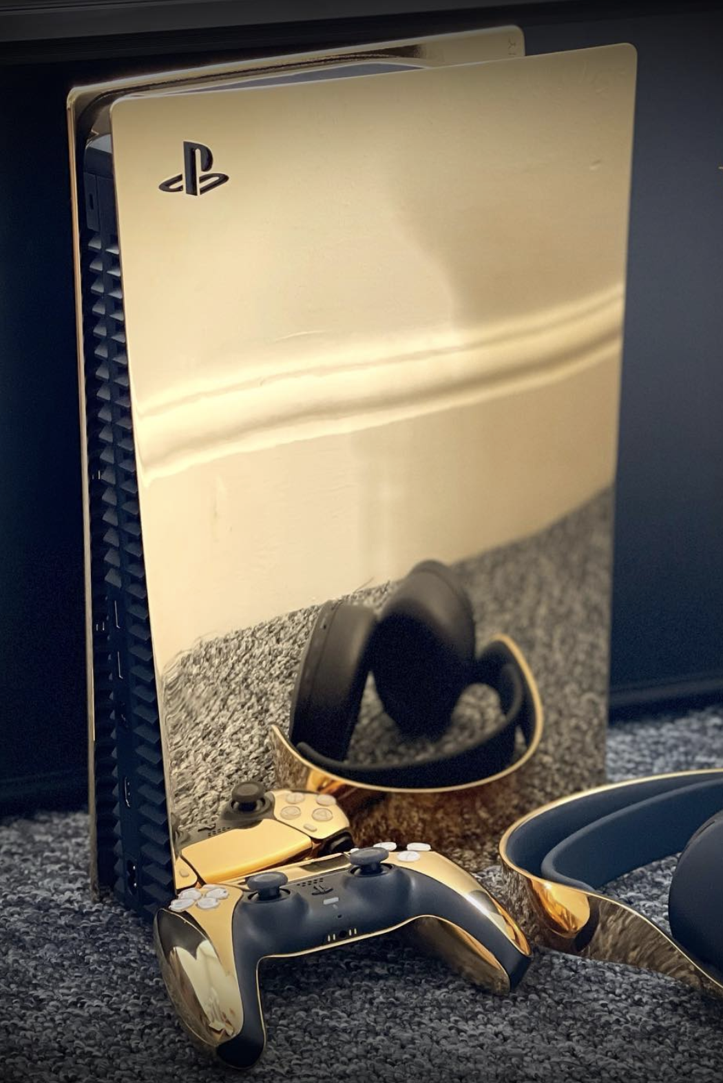 PS5 bañada en oro.