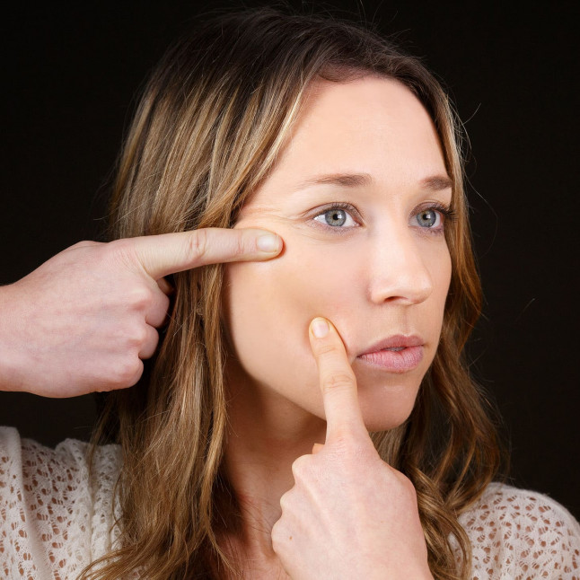 Ejercicio de pilates facial.